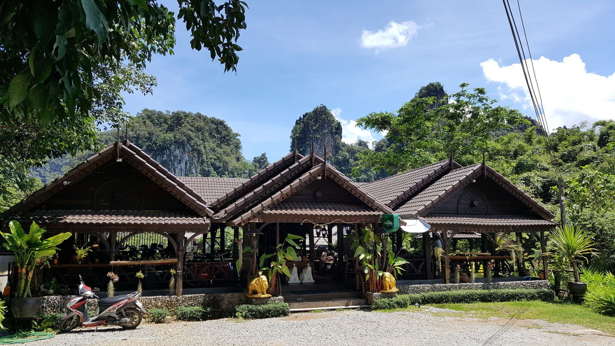 Montania Lifestyle Hotel Phanom Exterior photo