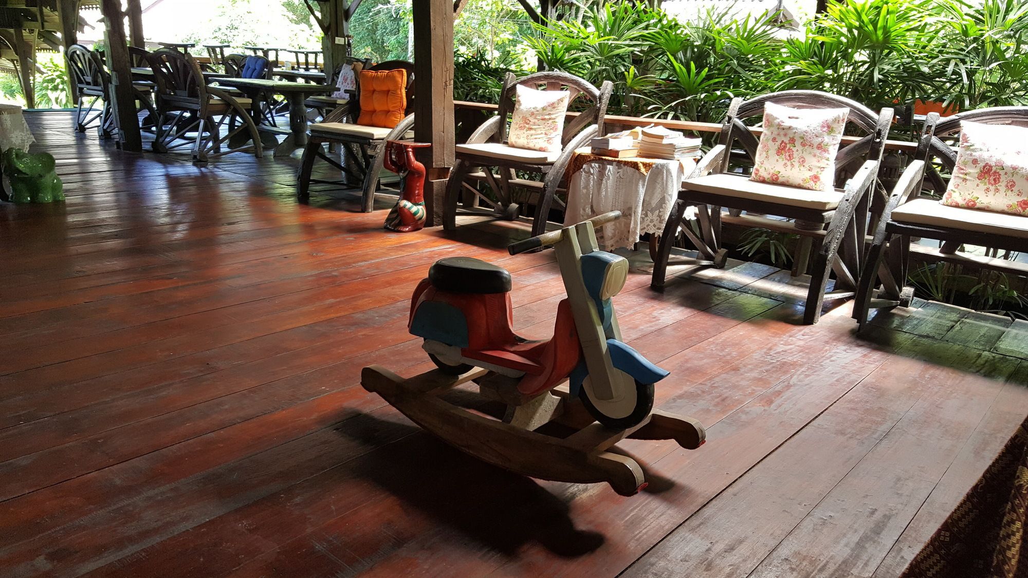 Montania Lifestyle Hotel Phanom Exterior photo